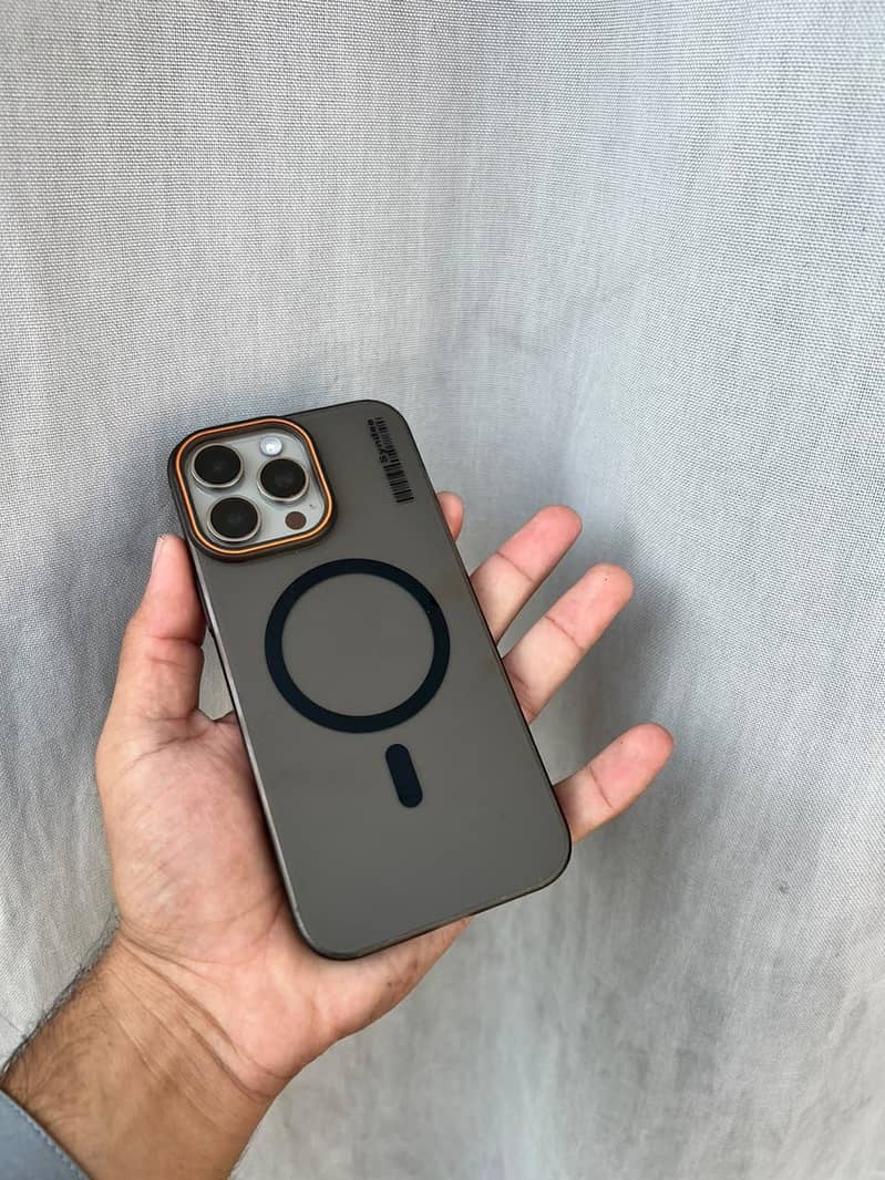Apple iPhone 16 Pro Max 1
