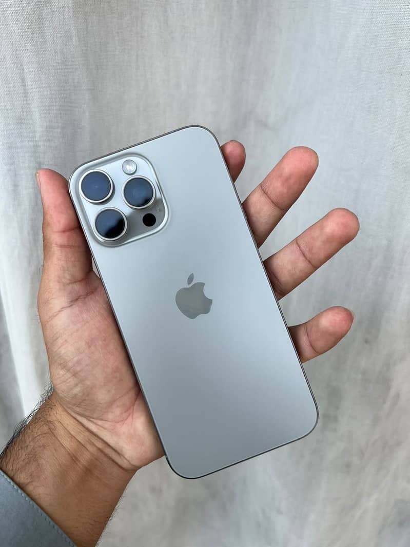 Apple iPhone 16 Pro Max 5