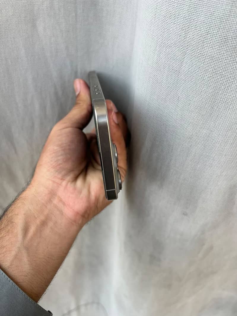 Apple iPhone 16 Pro Max 8