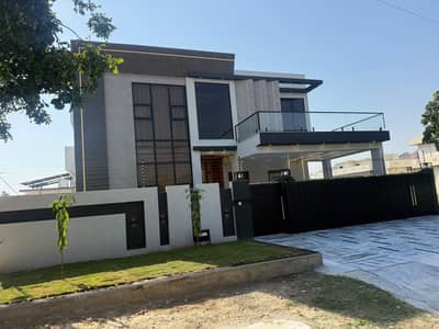 Double height sun face kanal house @9.75 Cr - Sector B17 Islamabad
