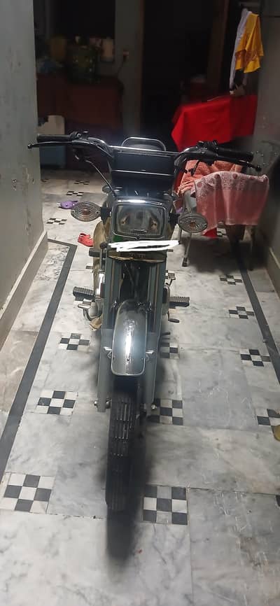 Honda CG 125 Self Start Gold Special Edition