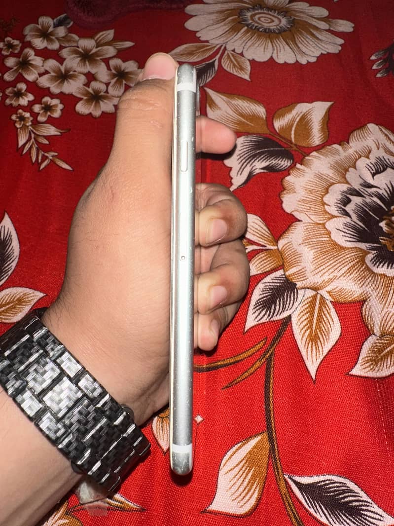 Apple iPhone 7 4