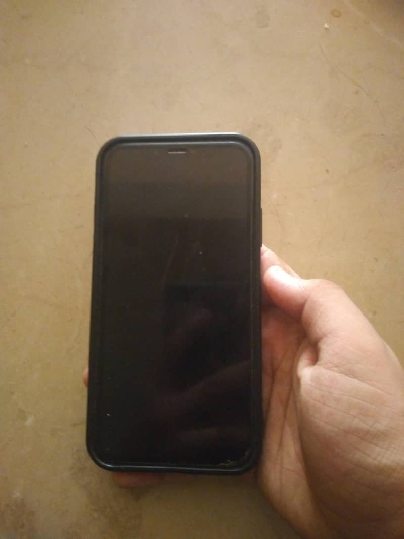 Apple iPhone 11 4