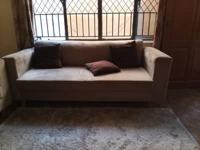 Elegant 5-Seater Sofa Set – Good Condition
