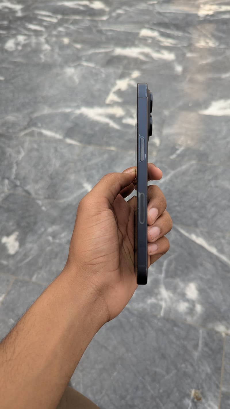 Apple iPhone 15 Pro Max 5