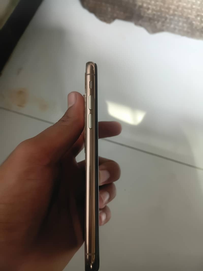 Apple iPhone XS 3