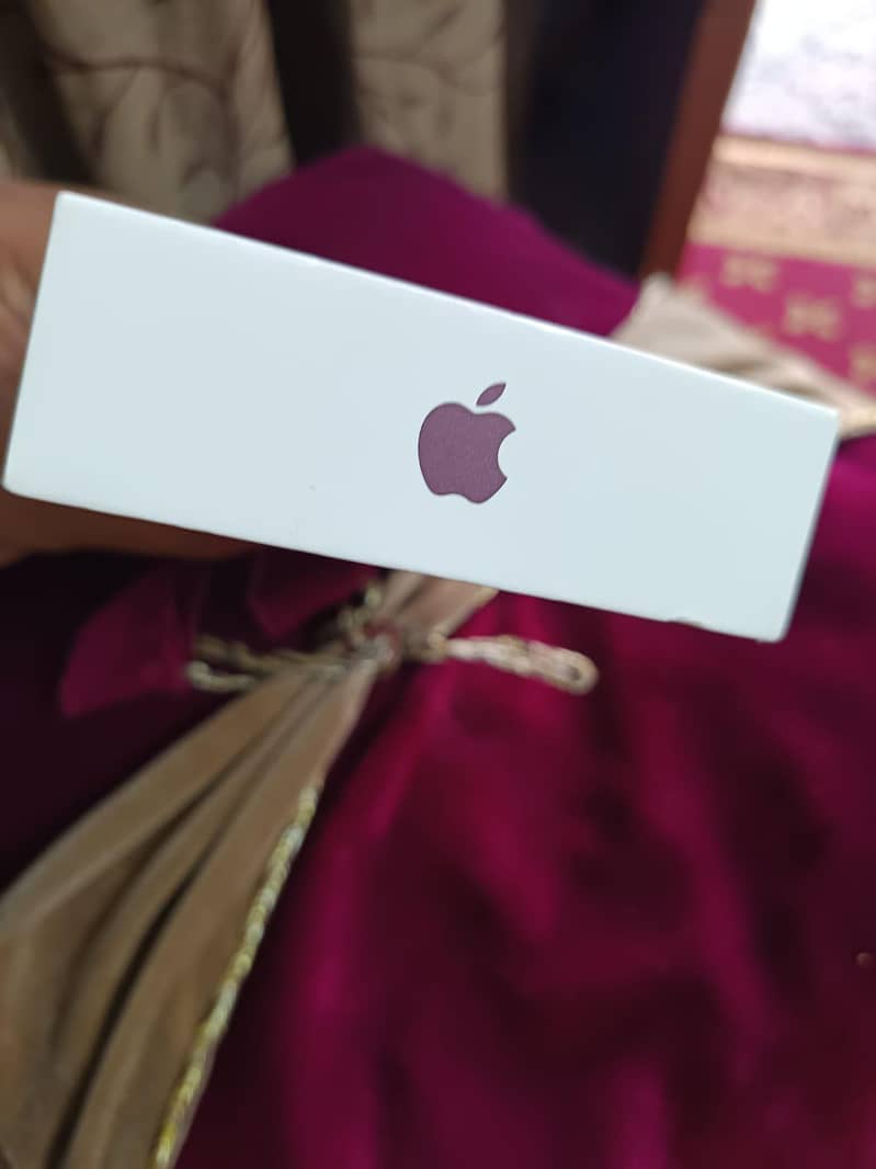Apple iPhone 18 Pro box pack 2