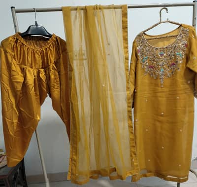 organza Stuff 3 pec suit large to extra large size