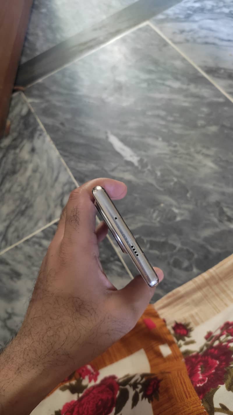 Tecno spark 20 pro plus 4
