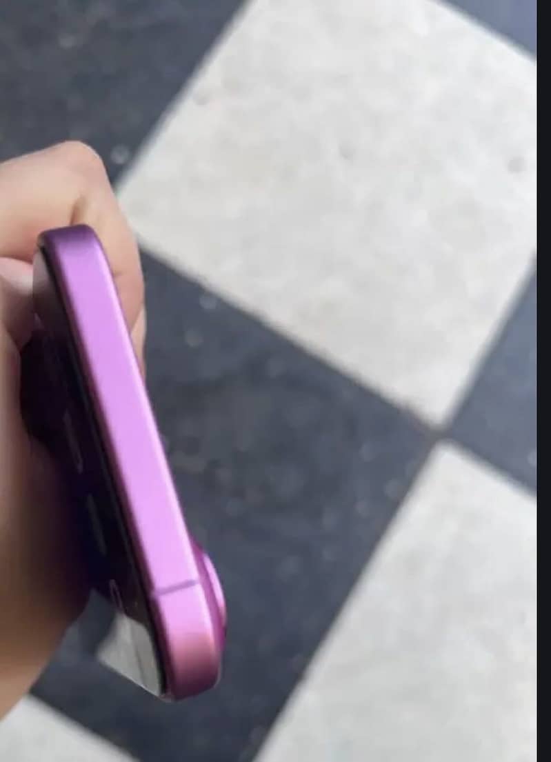 Apple iPhone 16 2