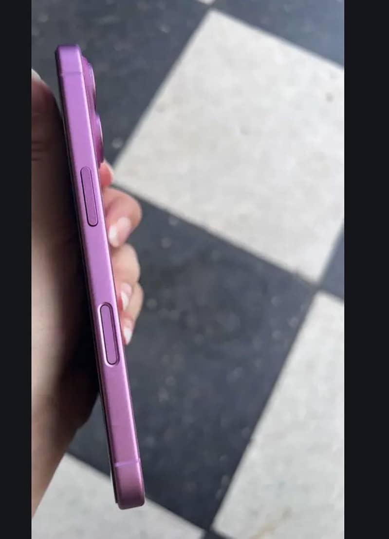Apple iPhone 16 3