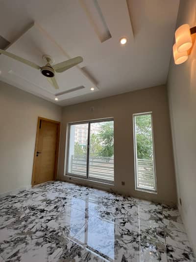 Usman Block 7 Marla Boulevard Back House Walking Distance Commercial, Masjid And Park Neat And Clean Condition Easy Access From Usman D Boulevard Road