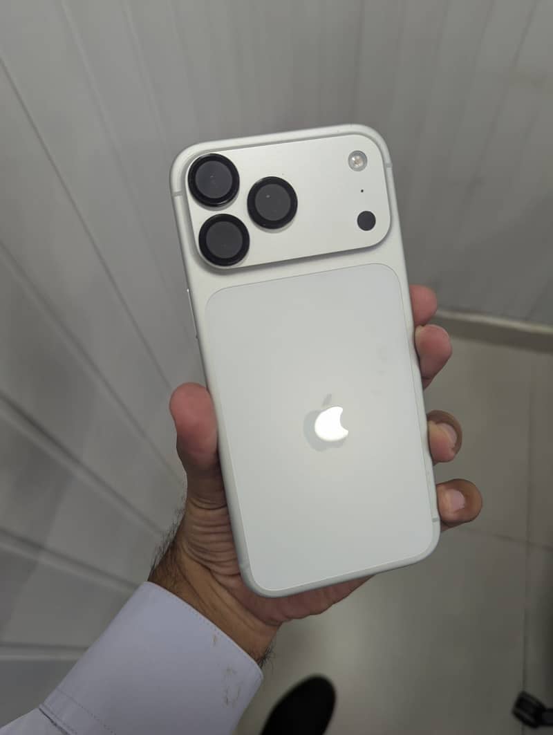 Apple iPhone 17 Pro Max 2