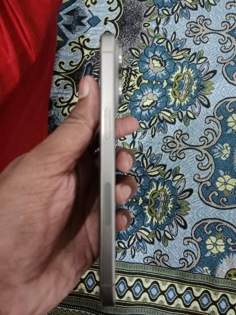 Apple iPhone 15 Pro Max 1