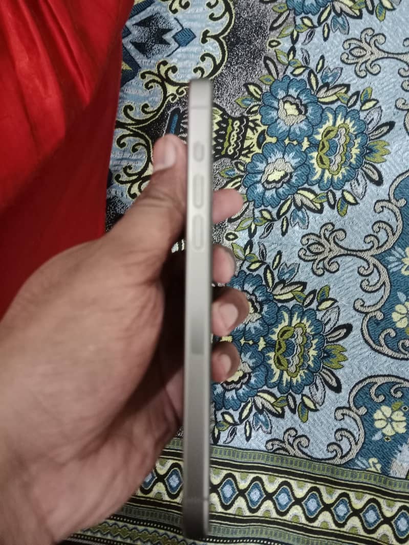 Apple iPhone 15 Pro Max 2
