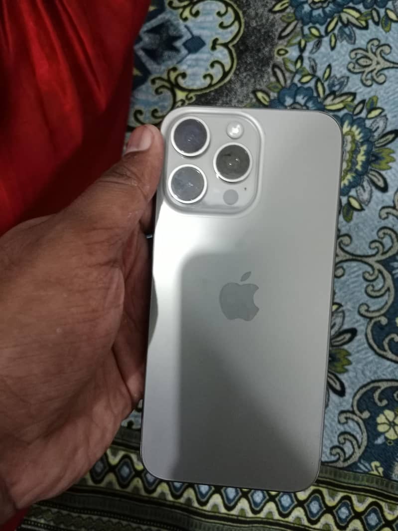 Apple iPhone 15 Pro Max 3