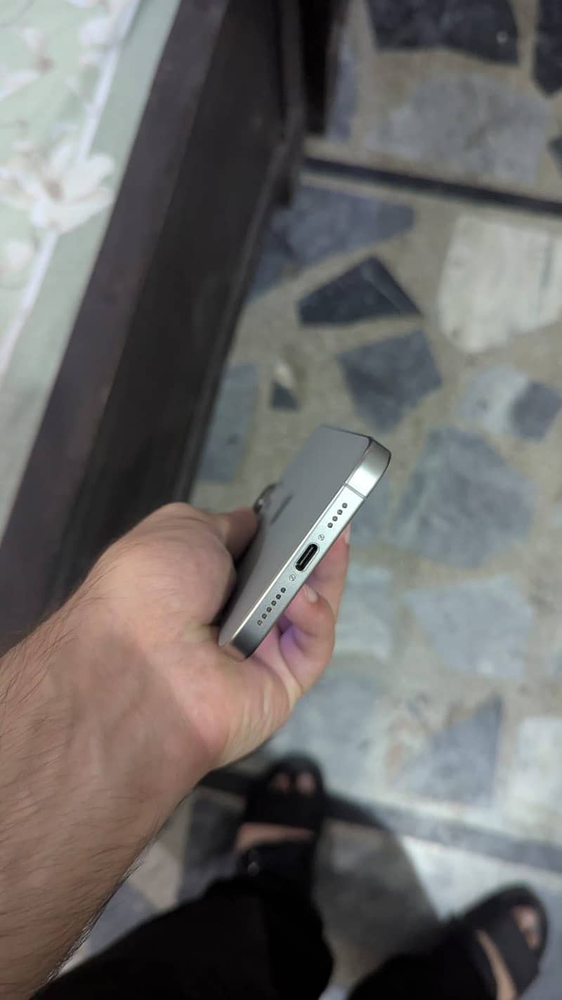 Apple iPhone 15 Pro Max 3