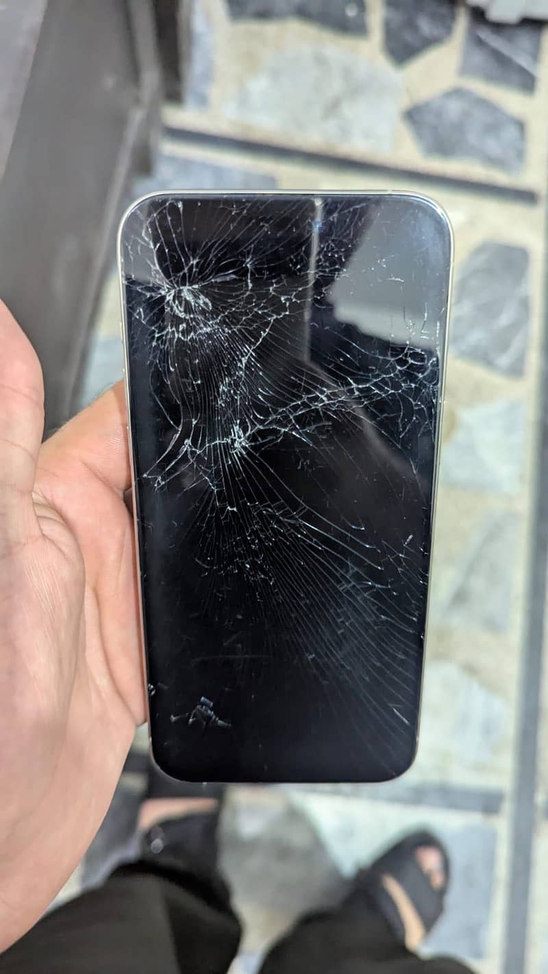 Apple iPhone 15 Pro Max 4