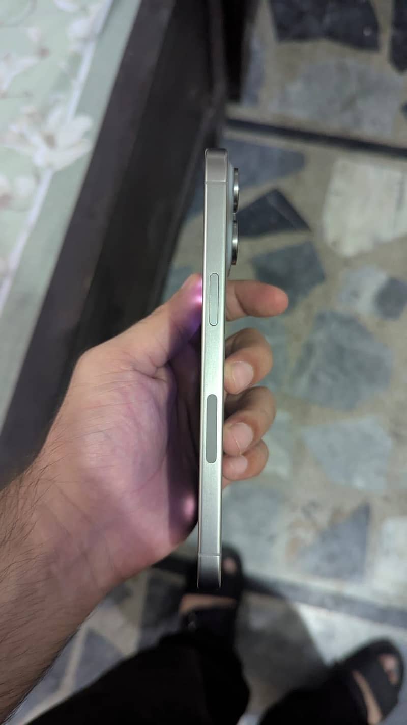 Apple iPhone 15 Pro Max 6