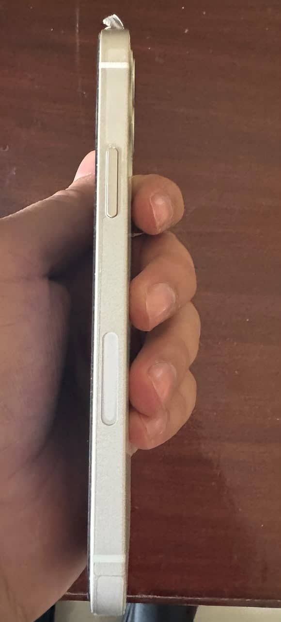 Apple iPhone 12 4