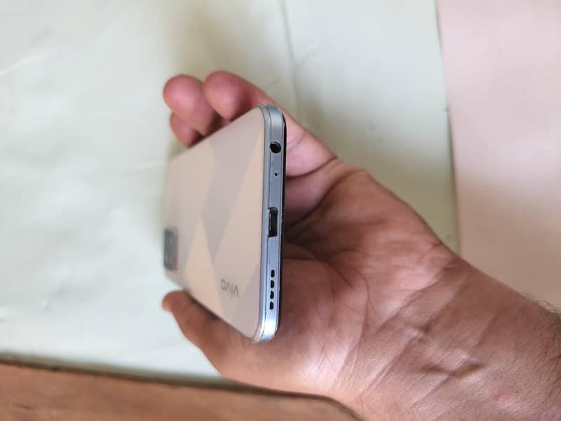 Vivo V21A 1