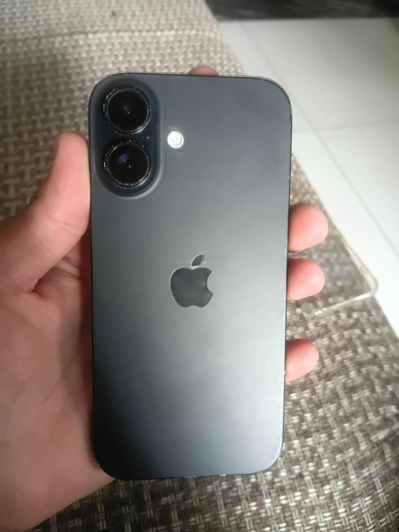 Apple iPhone 16 4