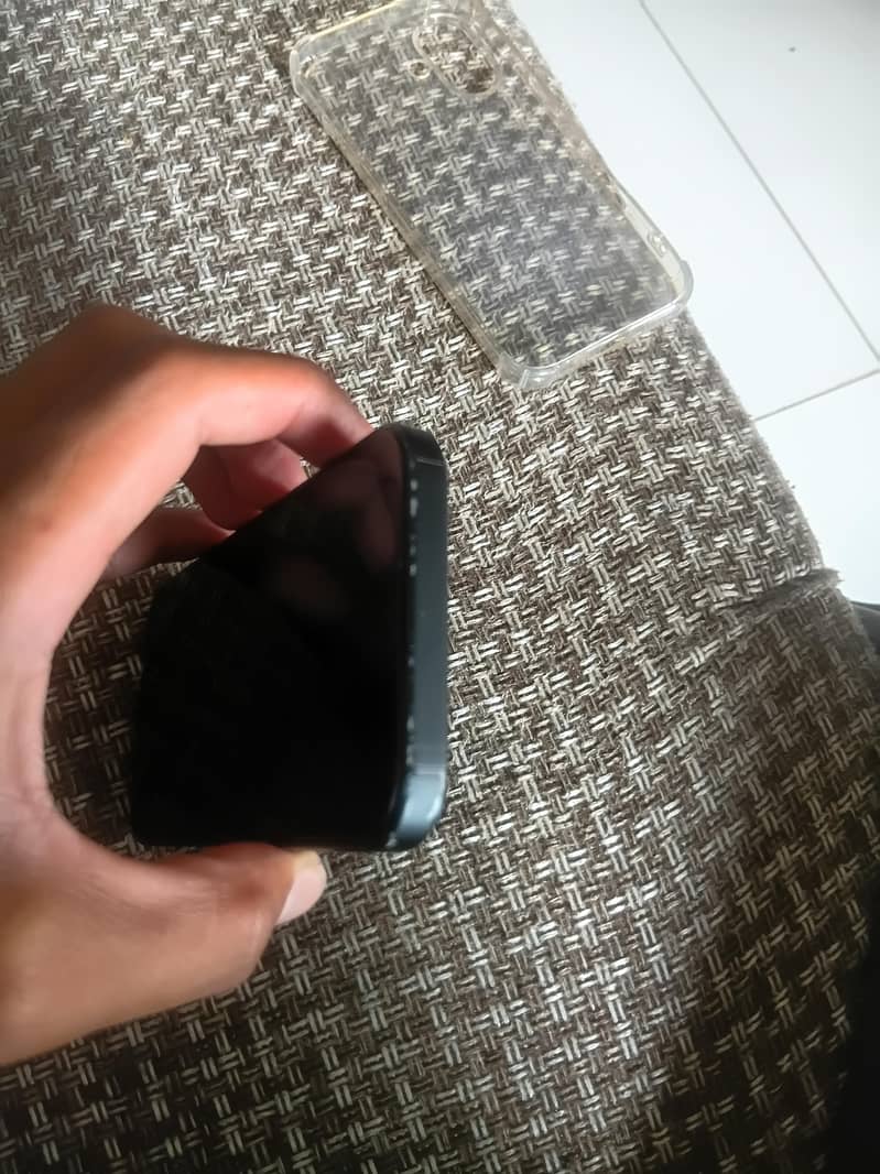 Apple iPhone 16 5