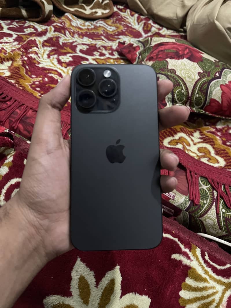 Apple iPhone 15 Pro Max 3