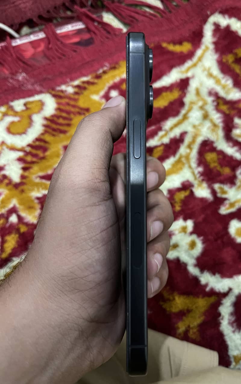 Apple iPhone 15 Pro Max 4
