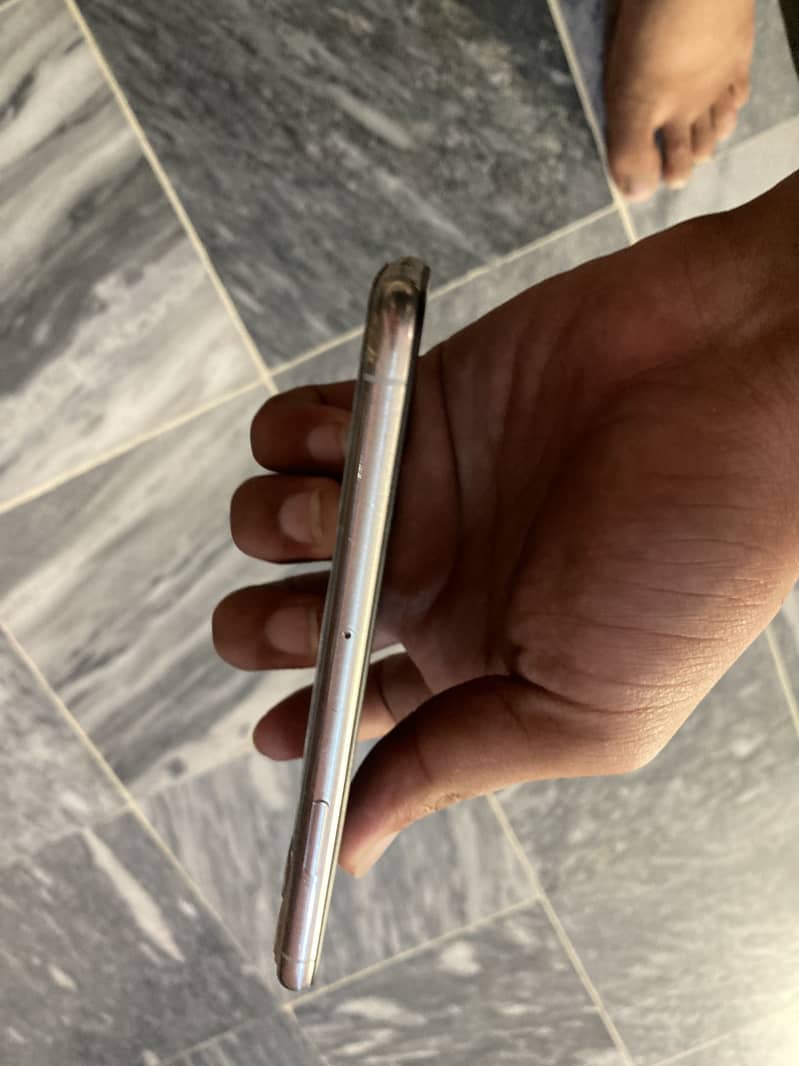 Apple iPhone 11 Pro 2