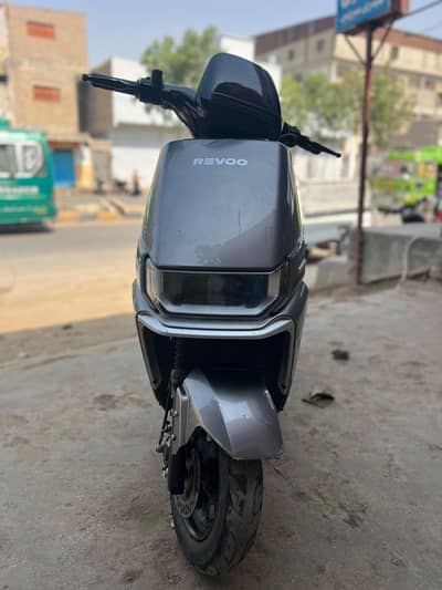 Revoo A12 in New condition 10/10