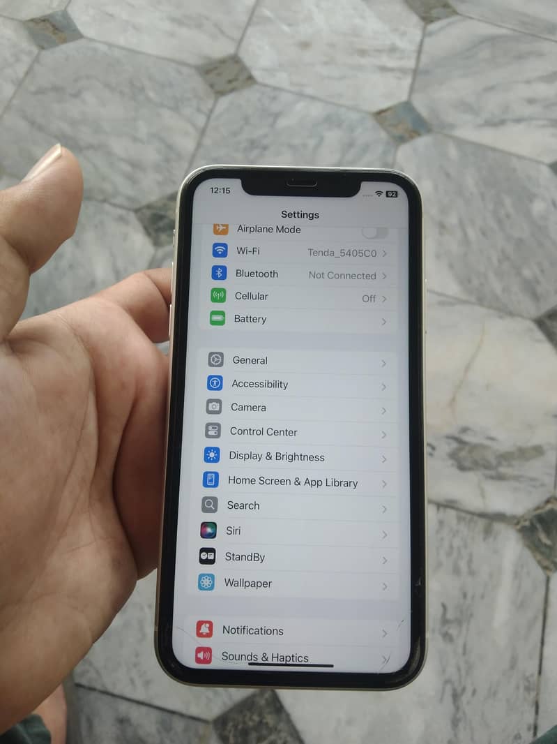Apple iPhone 11 4