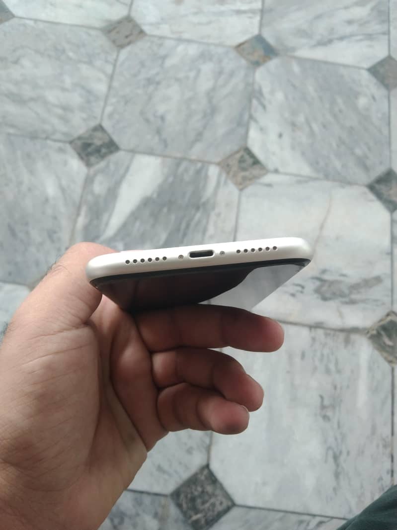Apple iPhone 11 6