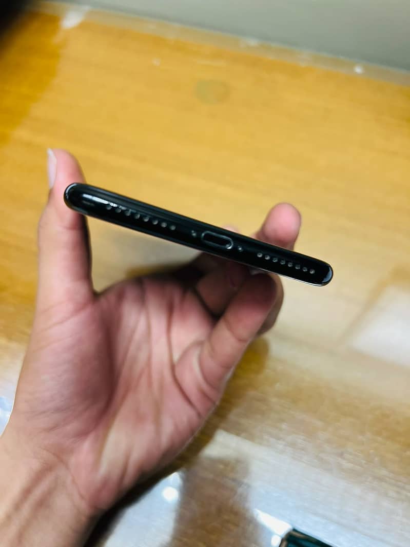 Apple iPhone 7 Plus 1
