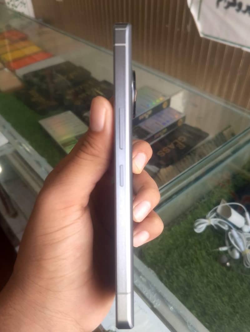 Sharp Aquos R7 1