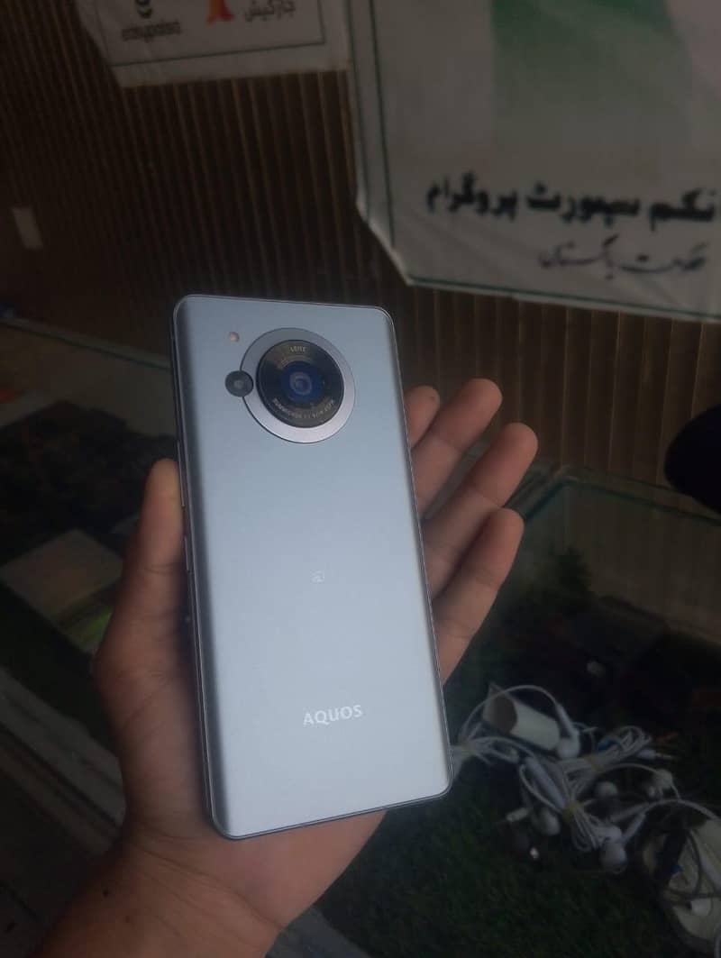 Sharp Aquos R7 4