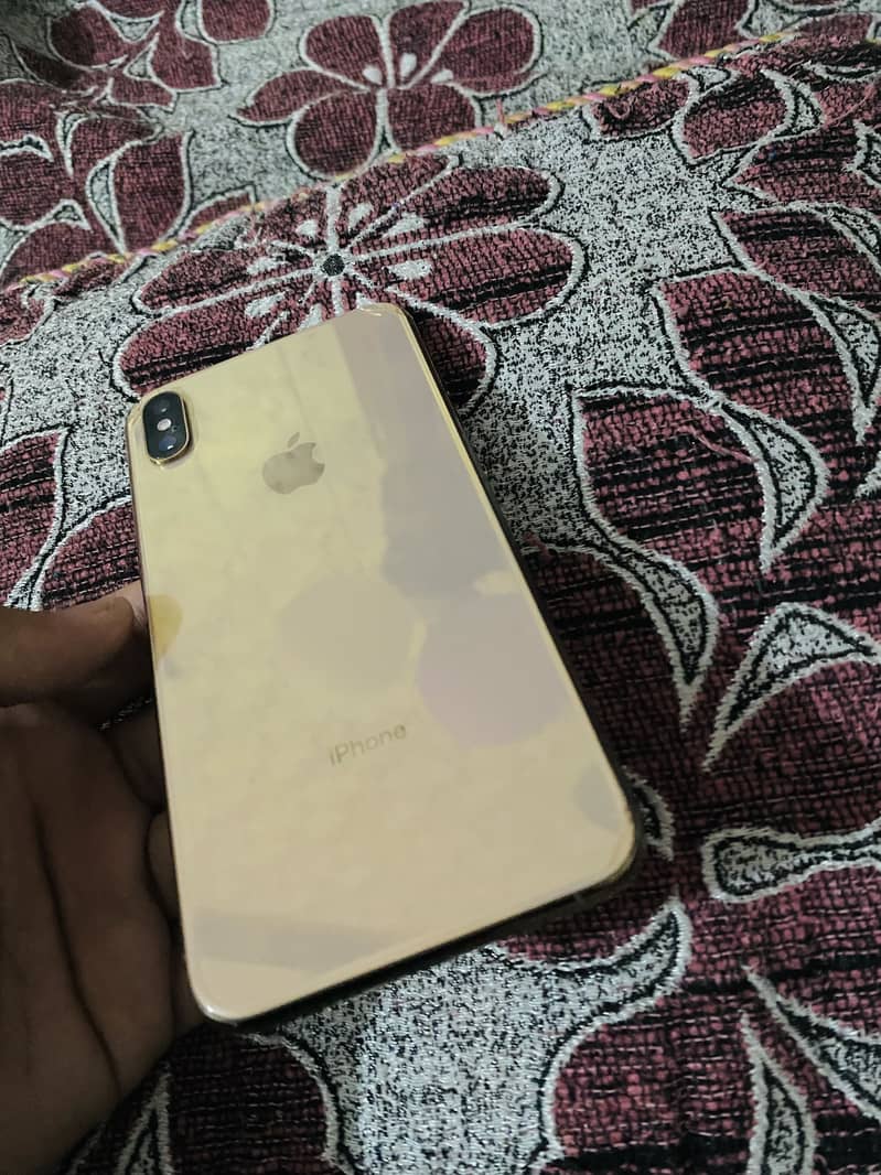 Apple iPhone XS Max 3