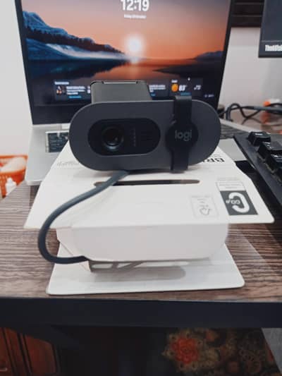 Logitech Brio 100 Full HD 1080p Webcam – with box
