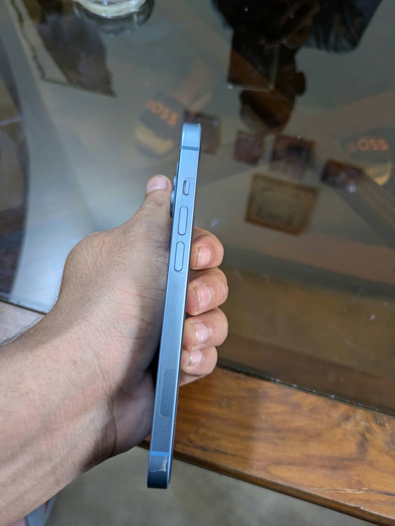 iPhone 14 3