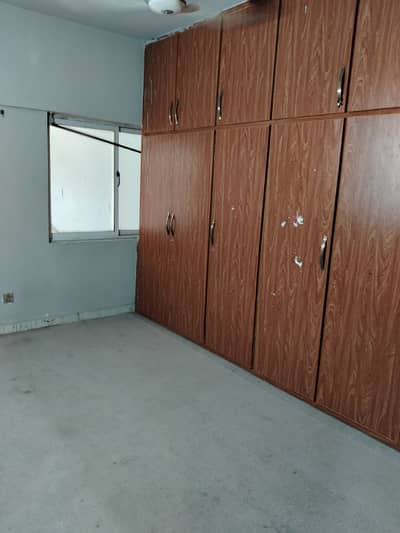 Shering room available for rent in E11 4