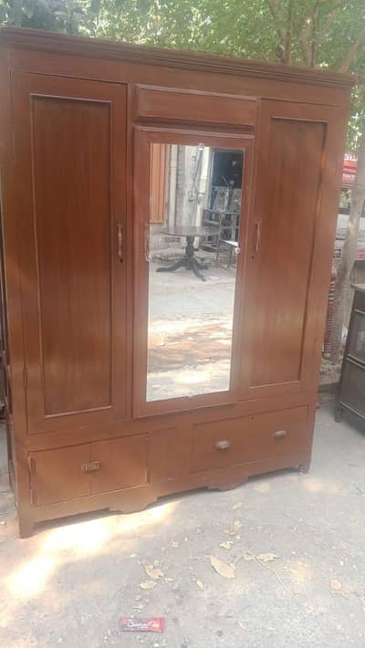 pure Talie ki wood sa bani ha tayar kr ka 10/10 condition ma mily ga