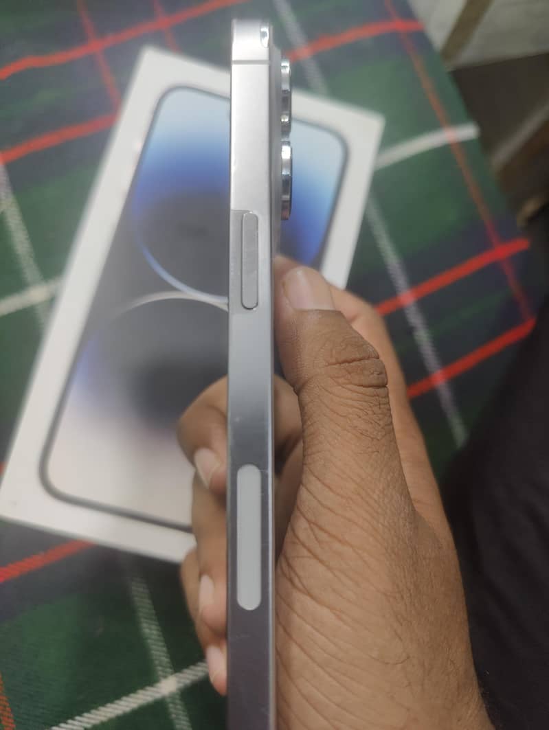 Apple iPhone 14 Pro Max 1