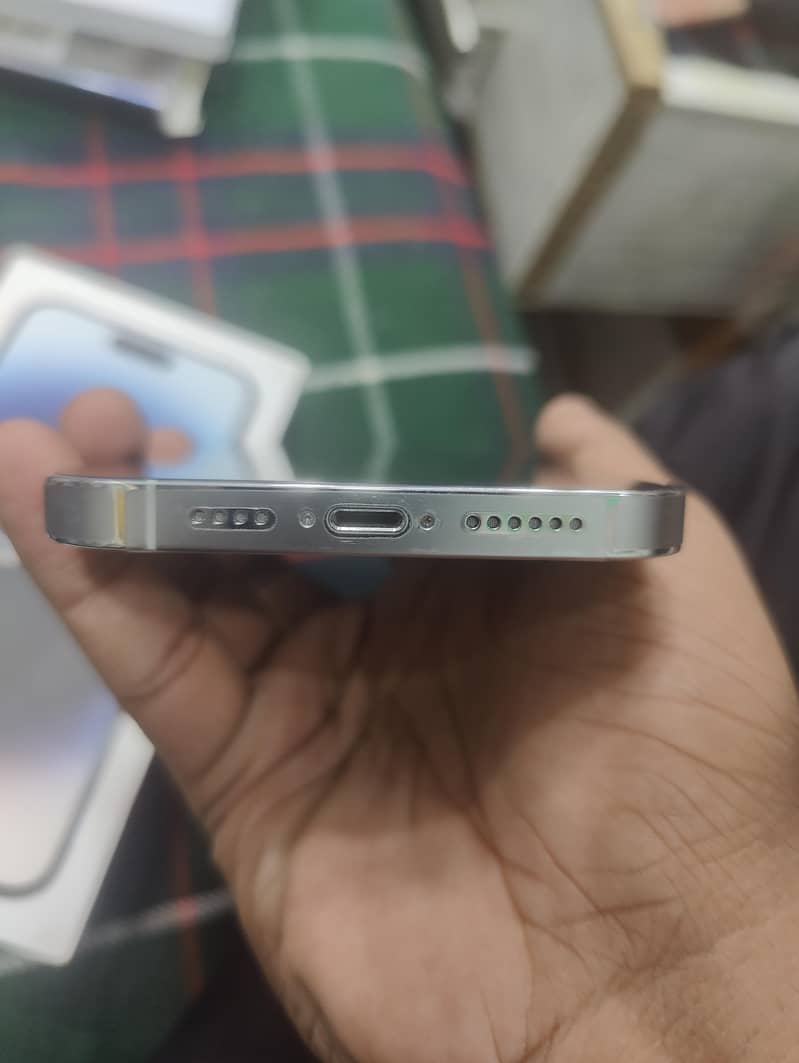 Apple iPhone 14 Pro Max 4