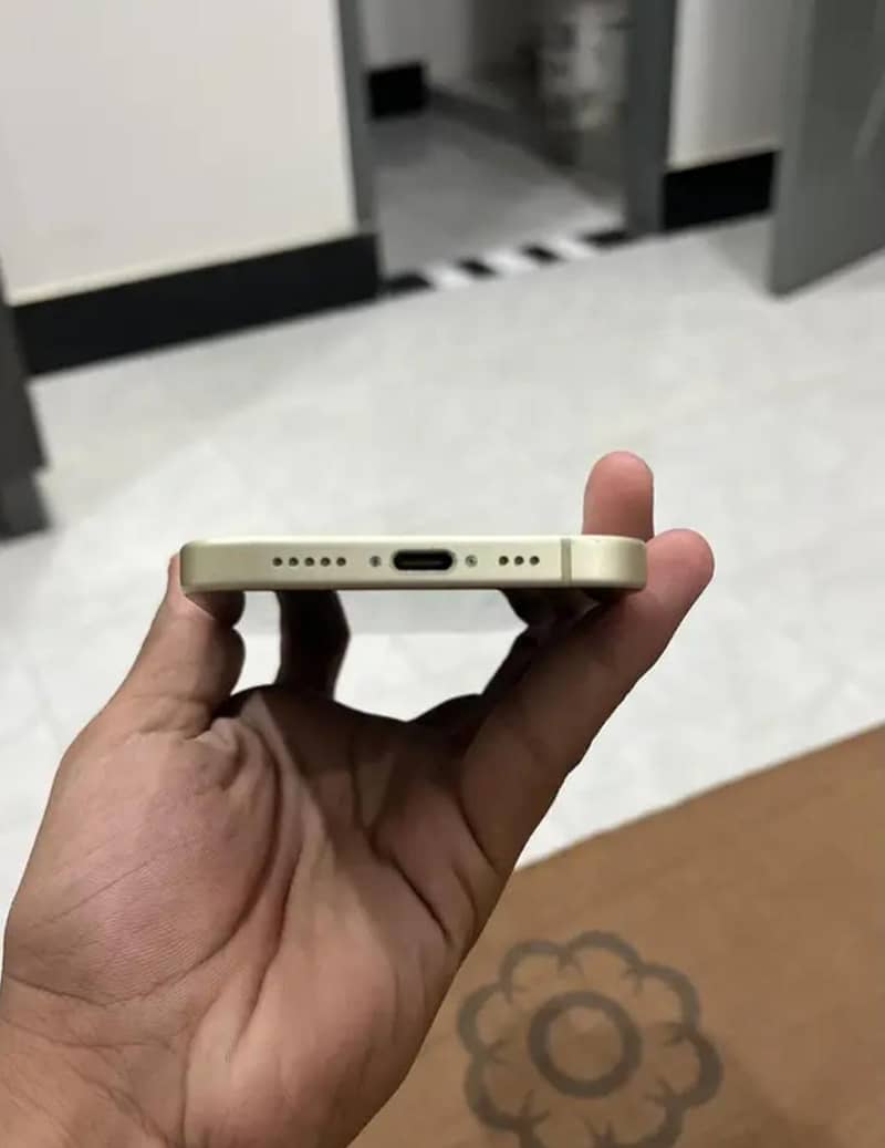 Apple iPhone 15 2