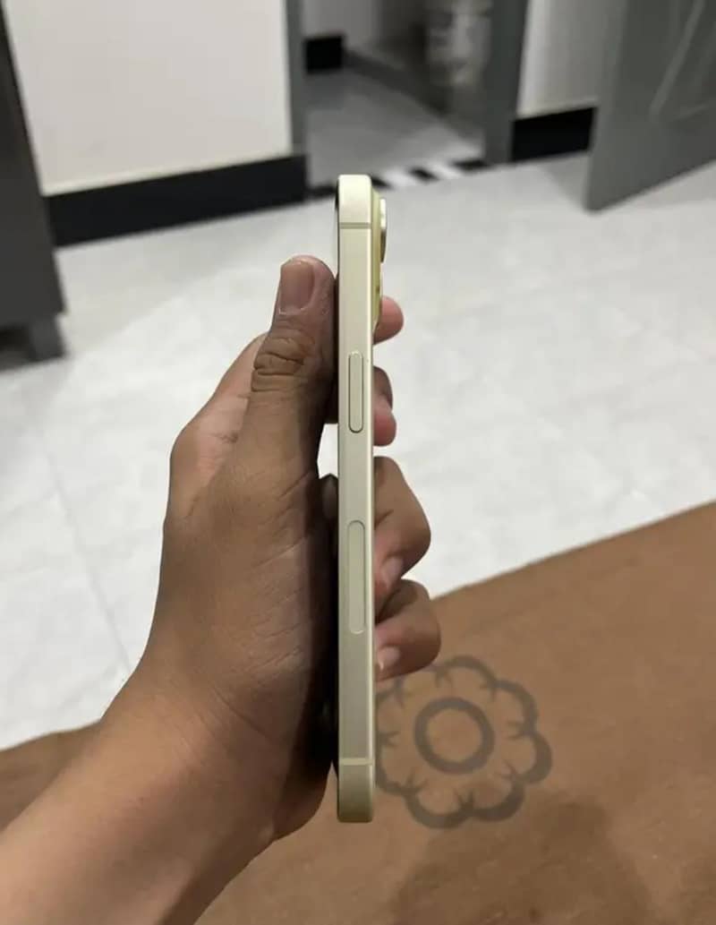 Apple iPhone 15 3