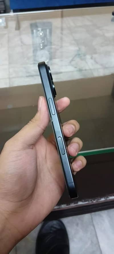 Apple iPhone 16