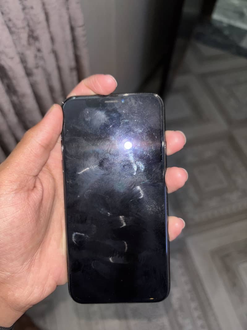 Apple iPhone XS 1