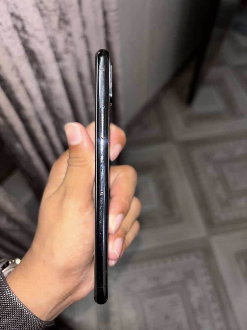 Apple iPhone XS 4