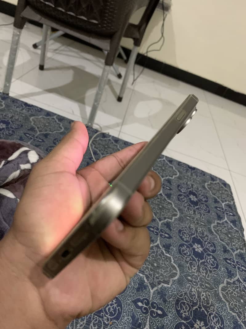 Apple iPhone 15 Pro Max 3