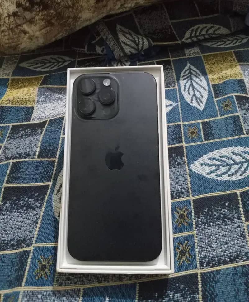 Apple iPhone 16 Pro Max 2